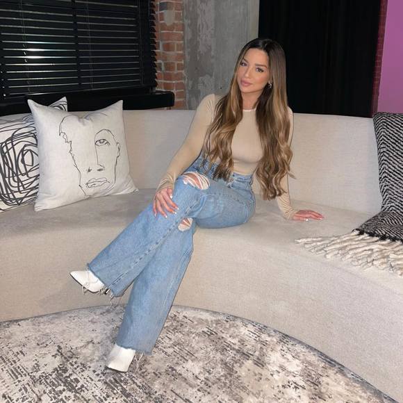 Meet your Posher, Alyssa - Picture 1 of 1